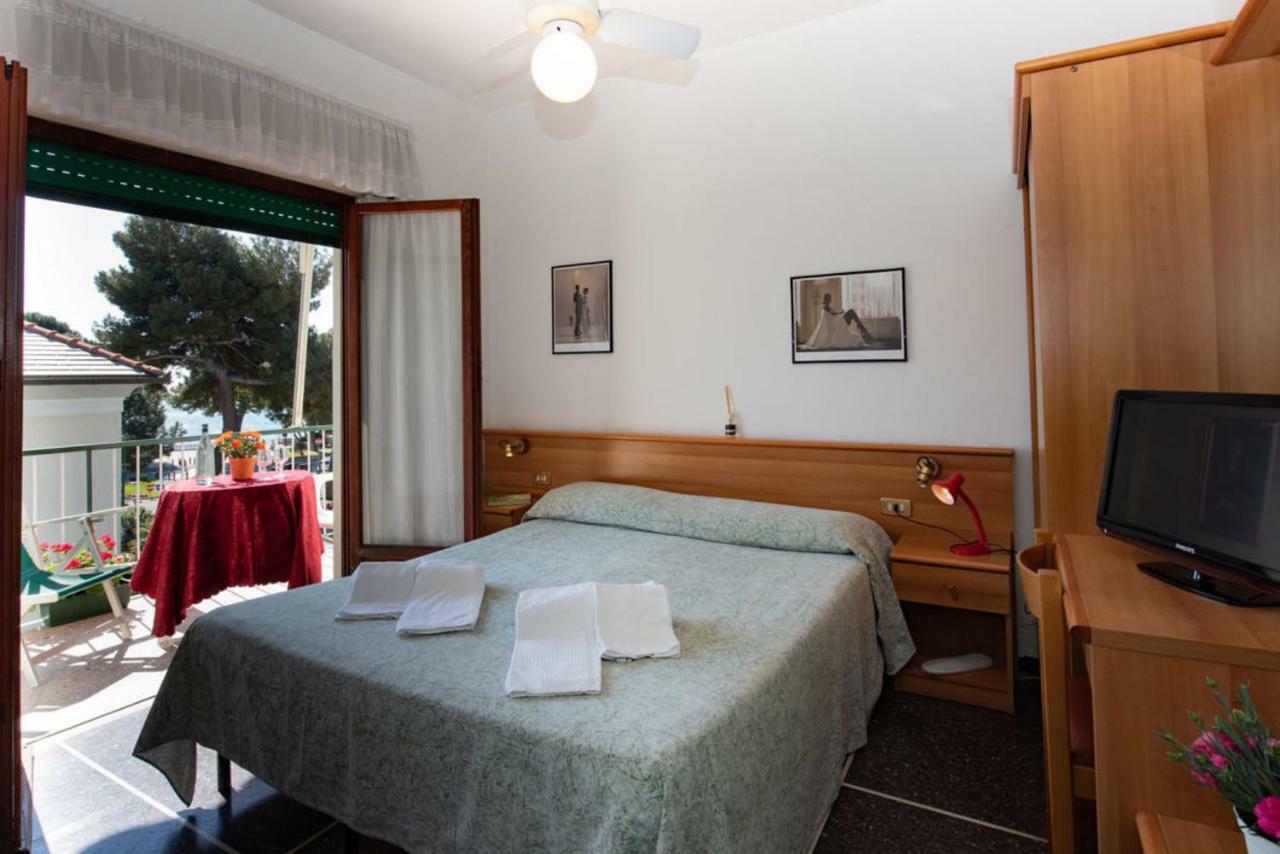 Hotel Tirreno Celle Ligure Exterior photo